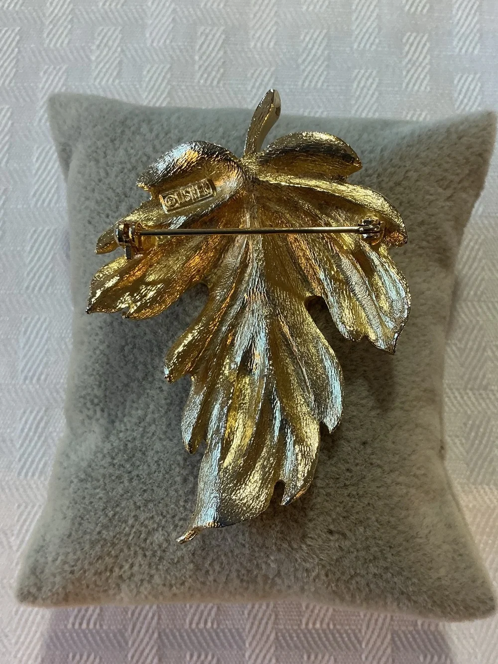 Lisner Signed Oak Leaf Gold Tone Textured Maple Oak Leaf Brooch